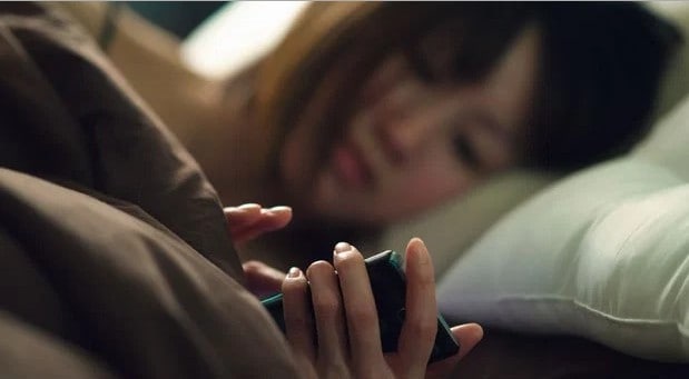 Mobiles are biggest distraction in night