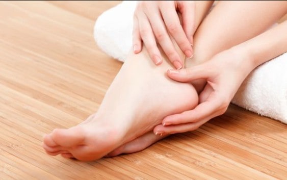 how to keep your feet healthy and crack free